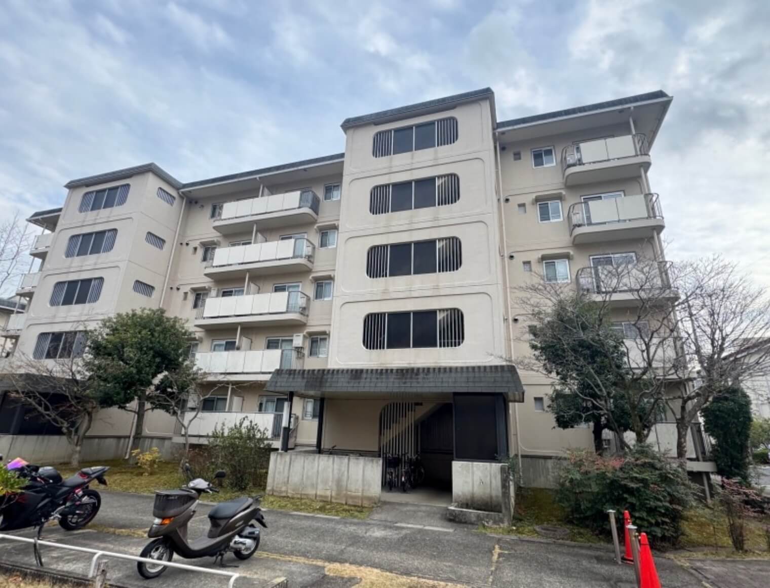 洛⻄境⾕団地７棟 404　外観